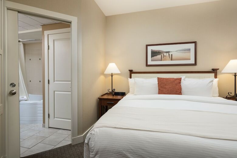 Hotel Summerland Waterfront Resort
