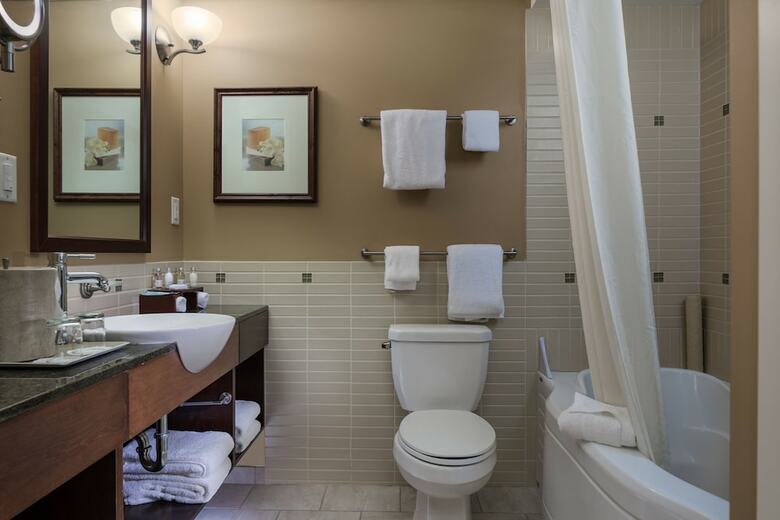 Hotel Summerland Waterfront Resort