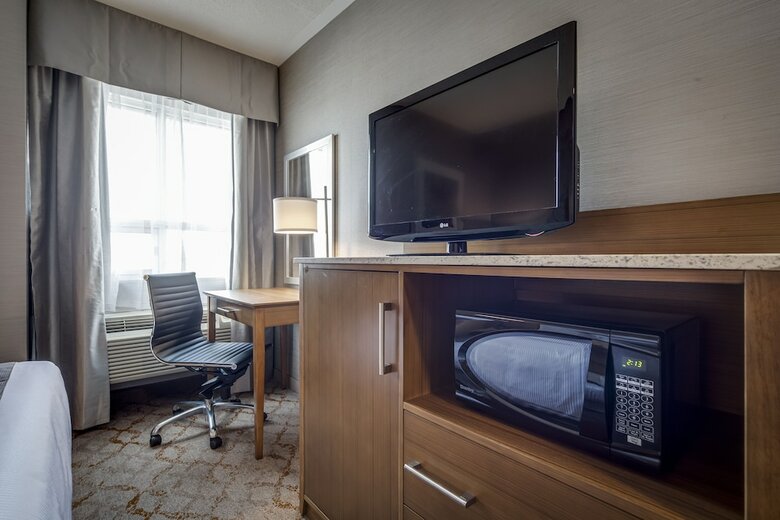 Hotel Monte Carlo Inn Vaughan Suites