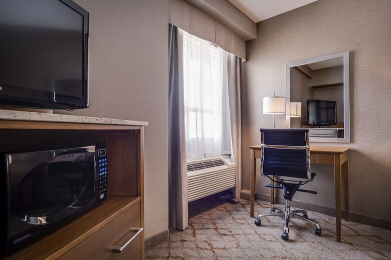 Hotel Monte Carlo Inn Vaughan Suites