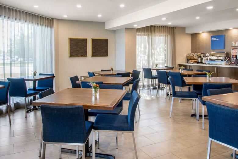 Hotel Comfort Inn Montr�al A�roport