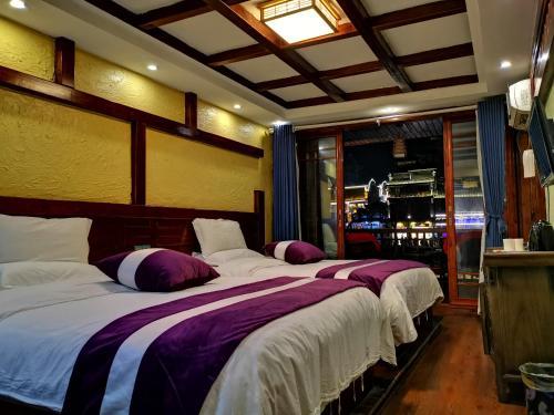 Hostal Lqj Riverside Guest House
