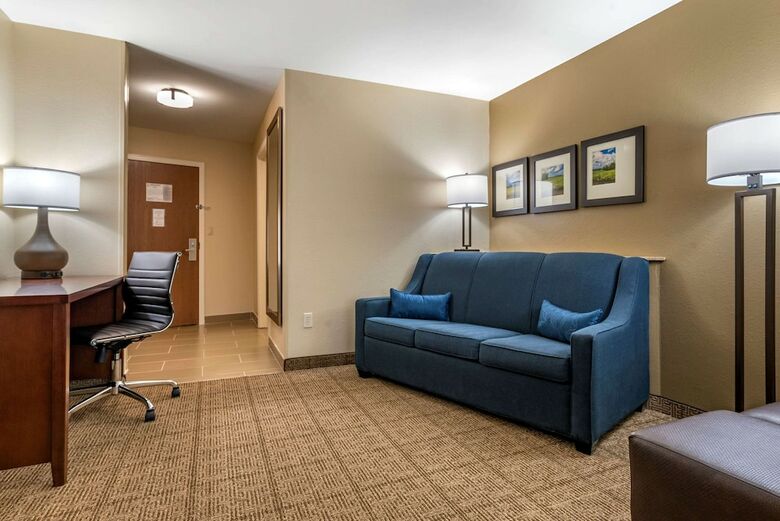 Hotel Comfort Suites At Eglin Air Force Base
