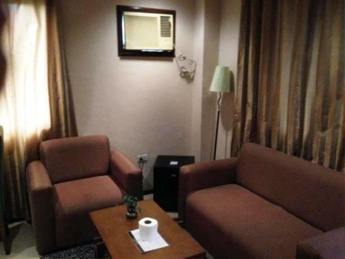 Hidden Pearl Hotel (janus Luxury Suites)