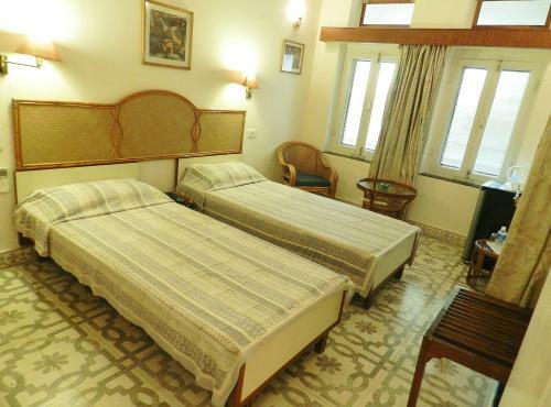 Hotel Arya Niwas