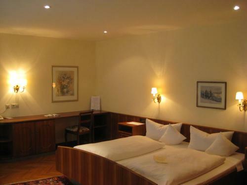 Hostal Gasthaus Zur Sonne