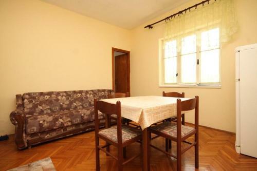 Family Friendly Seaside Apartments Ugljan - 828