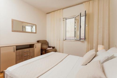 Apartment Lumbarda 10049a