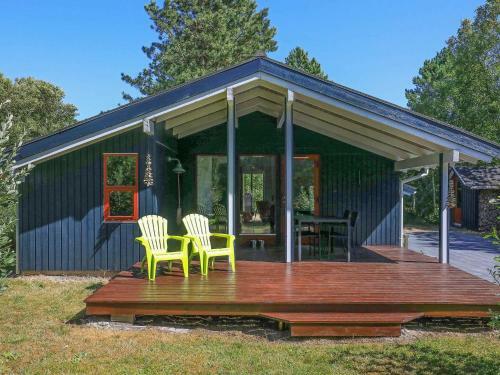 Three-bedroom Holiday Home In �lb�k 1