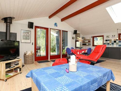 Three-bedroom Holiday Home In �lb�k 1