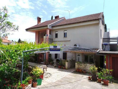 Three-bedroom Apartment In Premantura II