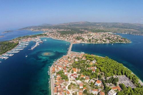 Apartments By The Sea Rogoznica - 7499