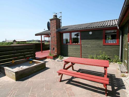 Three-bedroom Holiday Home In L�kken 61