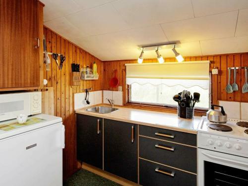 Two-bedroom Holiday Home In L�kken 25