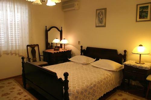 Hostal Apartments Belas