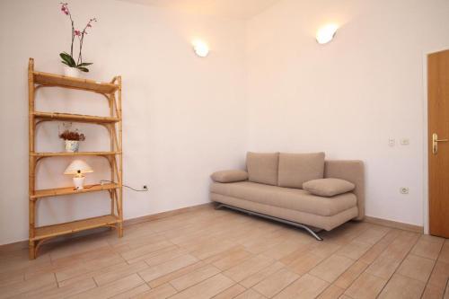 Apartments With A Parking Space Hvar - 4004