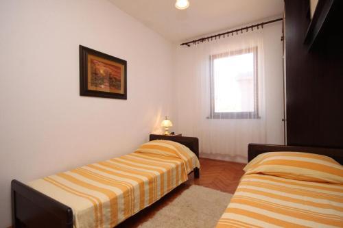 Apartments With A Parking Space Fazana - 7281