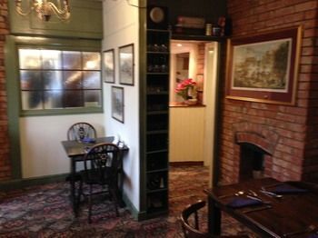 Hotel Halfway House Inn Country Lodge