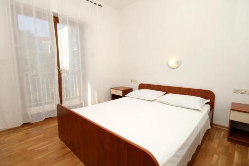 Apartments With A Parking Space Jelsa (hvar) - 8765