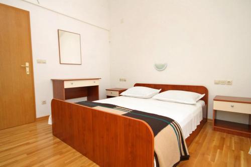 Apartments With A Parking Space Jelsa (hvar) - 8765