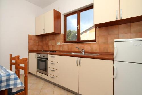 Apartments With A Parking Space Jelsa (hvar) - 8765