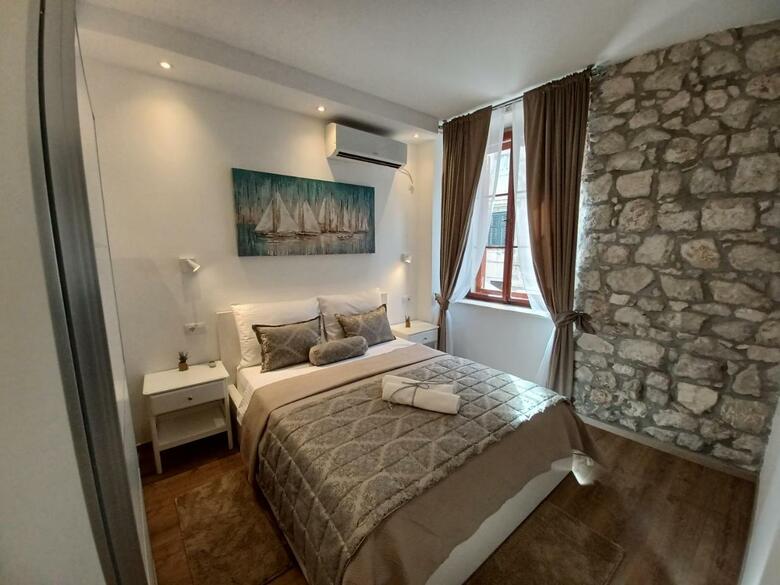 Hostal Placeta Apartments