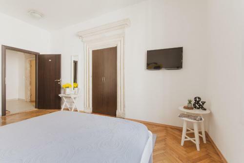 Hostal Rooms Eden Old Town