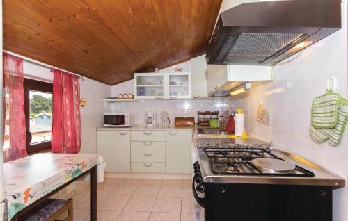 Three-bedroom Apartment Pula With A Fireplace 02