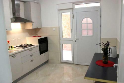 Apartments With A Parking Space Gradac (Makarska) - 5198