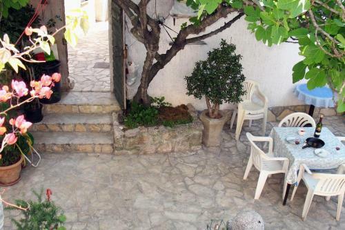 Apartments With Wifi Novi Vinodolski - 2382