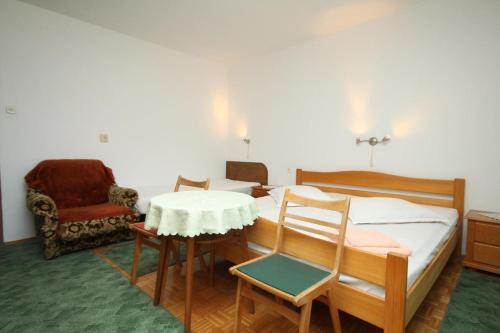 Apartments With Wifi Makarska - 6716