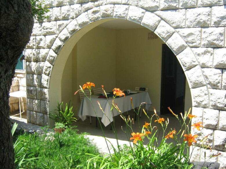Apartments And Rooms Artemida
