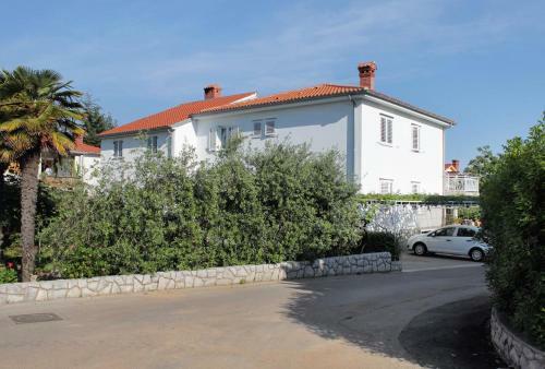 Hostal Rooms With A Parking Space Krk - 5371