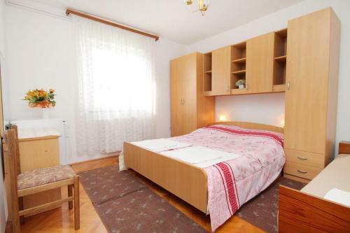 Hostal Rooms With A Parking Space Krk - 5371