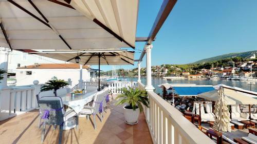 Radovani Luxury Apartment With Private Pool