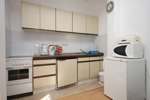 Apartments With A Parking Space Gradac (makarska) - 6783