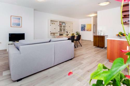 Apartments R