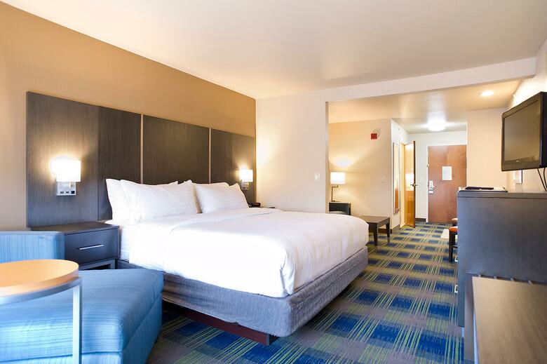 Holiday Inn Express Hotel & Suites Brookings