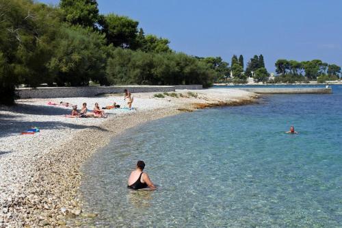 Apartments With A Parking Space Supetar (brac) - 2840