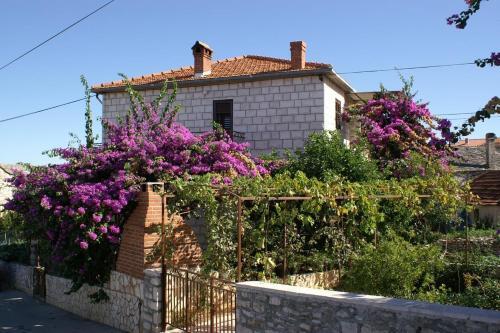 Apartments With A Parking Space Supetar (brac) - 2840