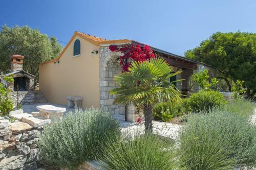Villa Stone House San Pelegrin