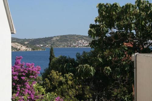 Apartments By The Sea Rogoznica - 4263