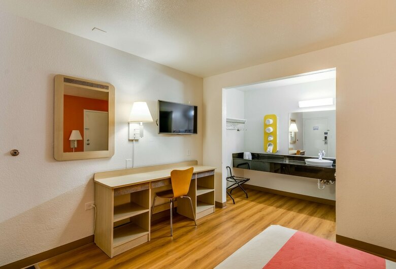 Hotel Motel 6 Chicago Schiller Park