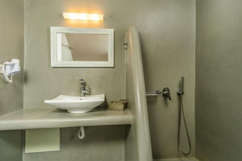 Central Fira Hotel