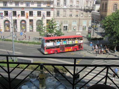 K�roly Apartments