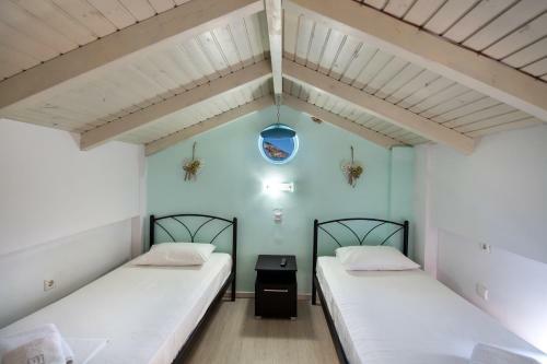 Hostal Ilianthos Apartments & Rooms