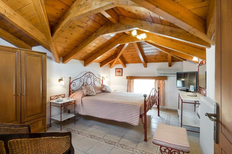 Aparthotel Andreolas Luxury Suites