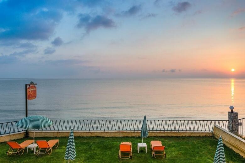 Aparthotel Andreolas Luxury Suites
