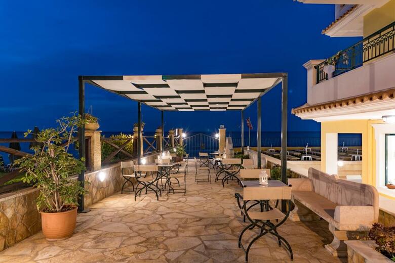 Aparthotel Andreolas Luxury Suites