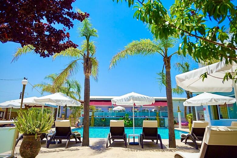 Paradice Hotel Luxury Suites